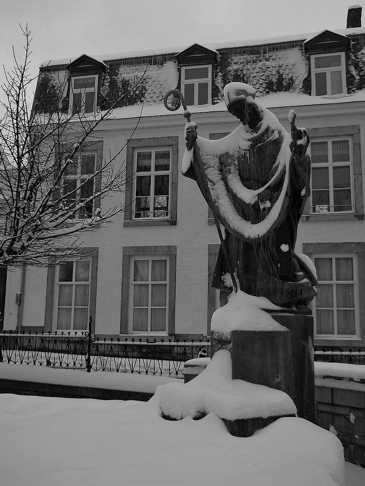 Maastricht statue