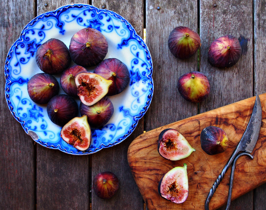 platter of fresh figs
